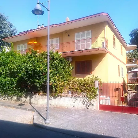 Apartment Casa In Nel Parco Del Vesuvio Pollena Trocchia